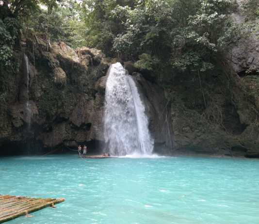 Kawasan Falls – simma i turkost vatten Kawasan Falls