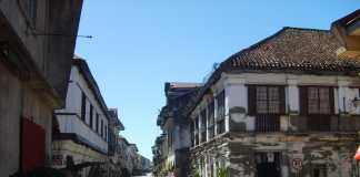 By Simon Burchell (Own work) [CC BY-SA 3.0 (http://creativecommons.org/licenses/by-sa/3.0)], via Wikimedia Commons